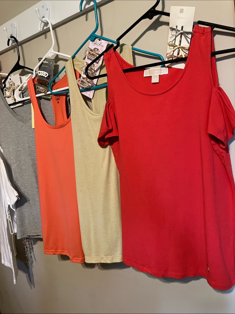 Nike Racerback Tank Tops & White and Gray Tees plus a set of clips w/ each one - Picture 2 of 16